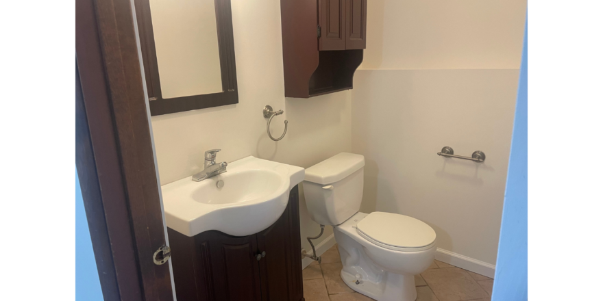 220-E-Doris-bathroom-1