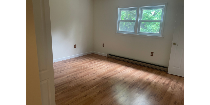 220-E-Doris-bedroom-2