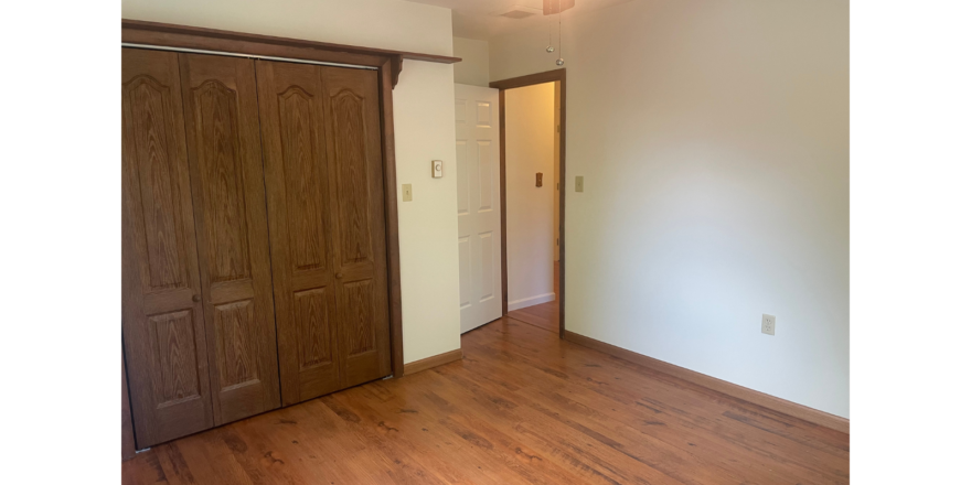 220-E-Doris-bedroom-3