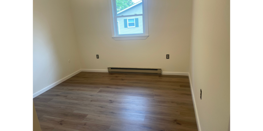 220-E-Doris-bedroom-4