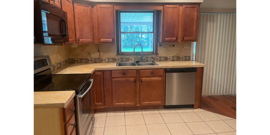 220-E-Doris-kitchen-2