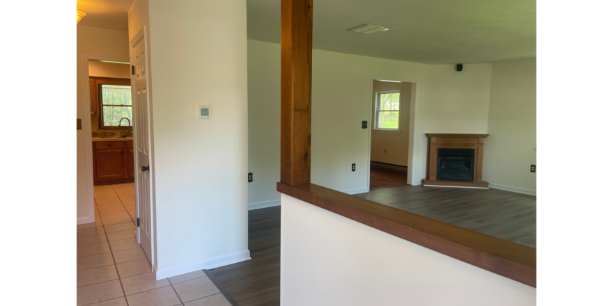 220-E-Doris-living-room-3